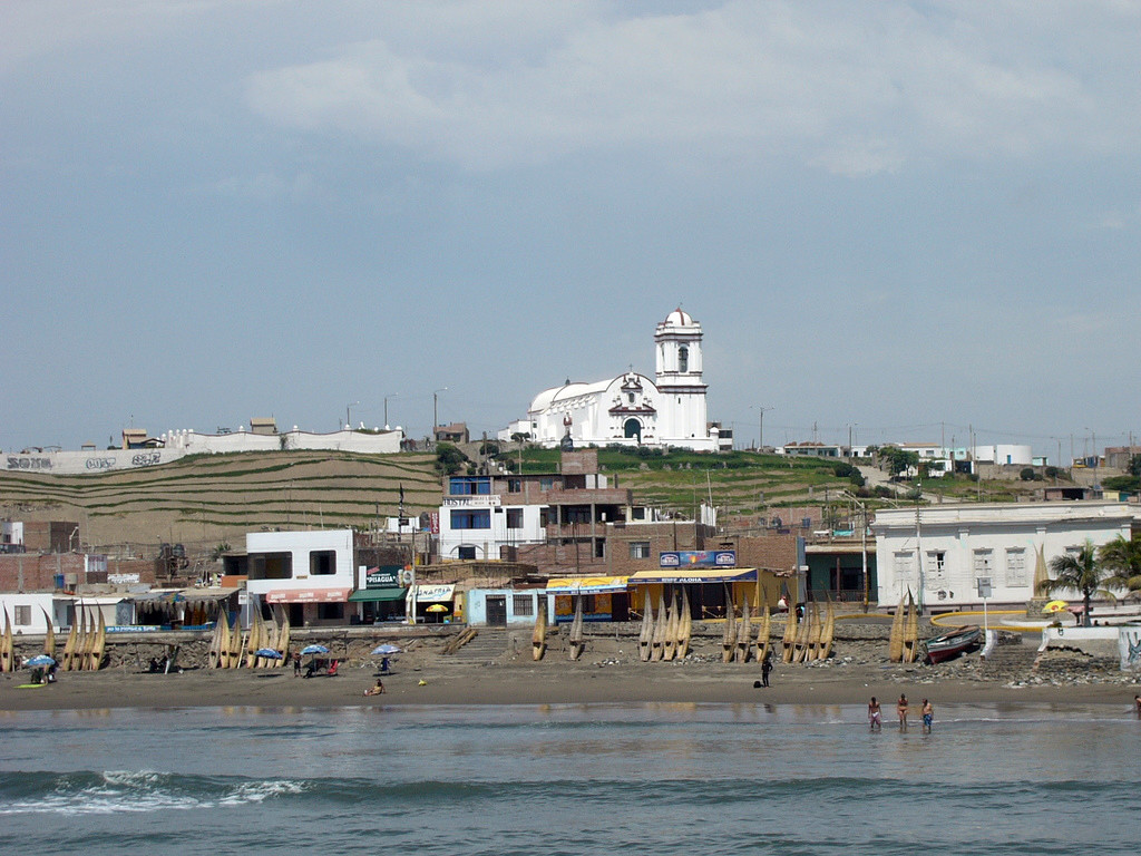 Уанчако (Huanchaco) – популярный морской курорт в Перу – фотографии Перу