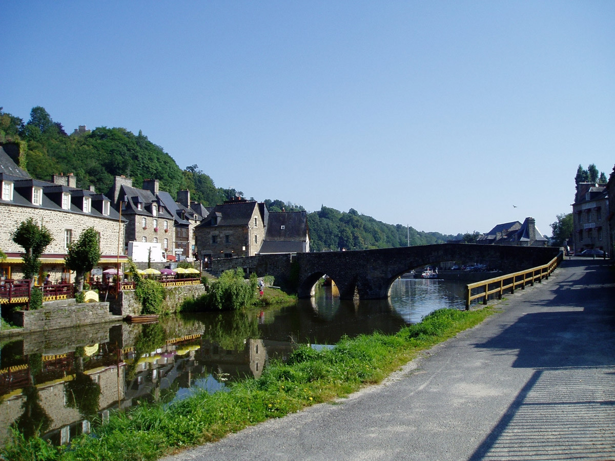 Бухта в Динане, Франция – фотографии Франции