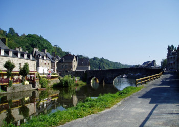 Бухта в Динане, Франция – фотографии Франции