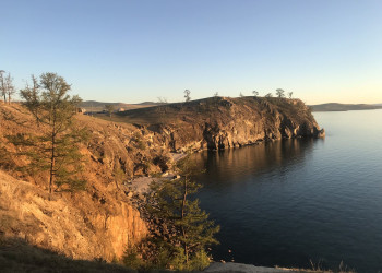 Скалистое побережье Хужира на Ольхоне, Байкал – фотографии России