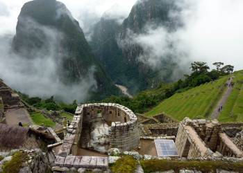 Панорама города среди облаков – фотографии Перу
