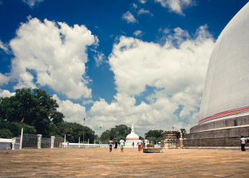 Великая ступа Рувановелли – фотографии Шри-Ланки