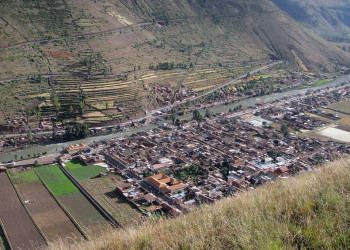 Панорамный вид города Писак – фотографии Перу