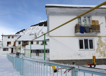 Жилые дом в одном из посёлков Приэльбрусья. Фото 1 – фотографии России