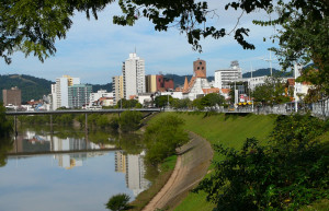 Набережная в Блуменау, Бразилия – фотографии Бразилии