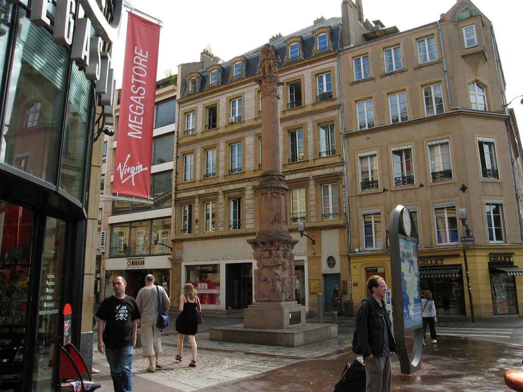 Памятник в Мец, Франция – фотографии Франции