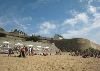 Набережная в Сен-Мало, Франция. Фото 3 – фотографии Франции