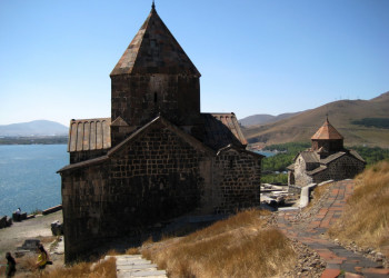 Церковь на озере Севан, Армения. Фото 5 – фотографии Армении
