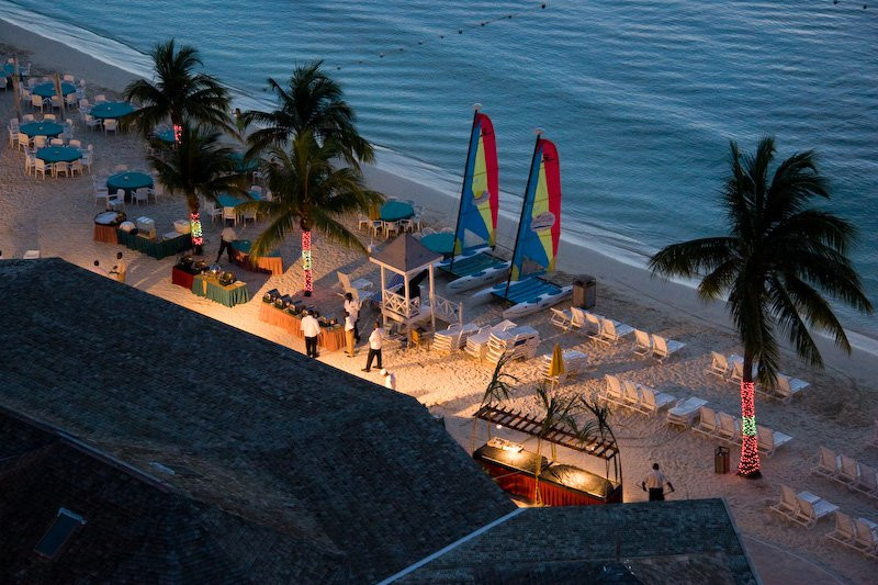 Кафе и рестораны на пляже в Очо Риос, Ямайка – фотографии Ямайки