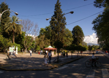 La place centrale de La Rioja – фотографии Аргентины