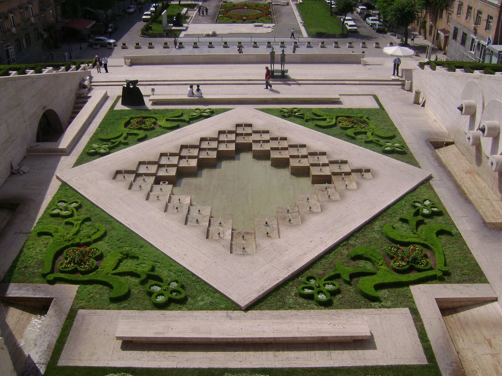 Элемент архитектуры монумента Каскад в Ереване, Армения – фотографии Армении