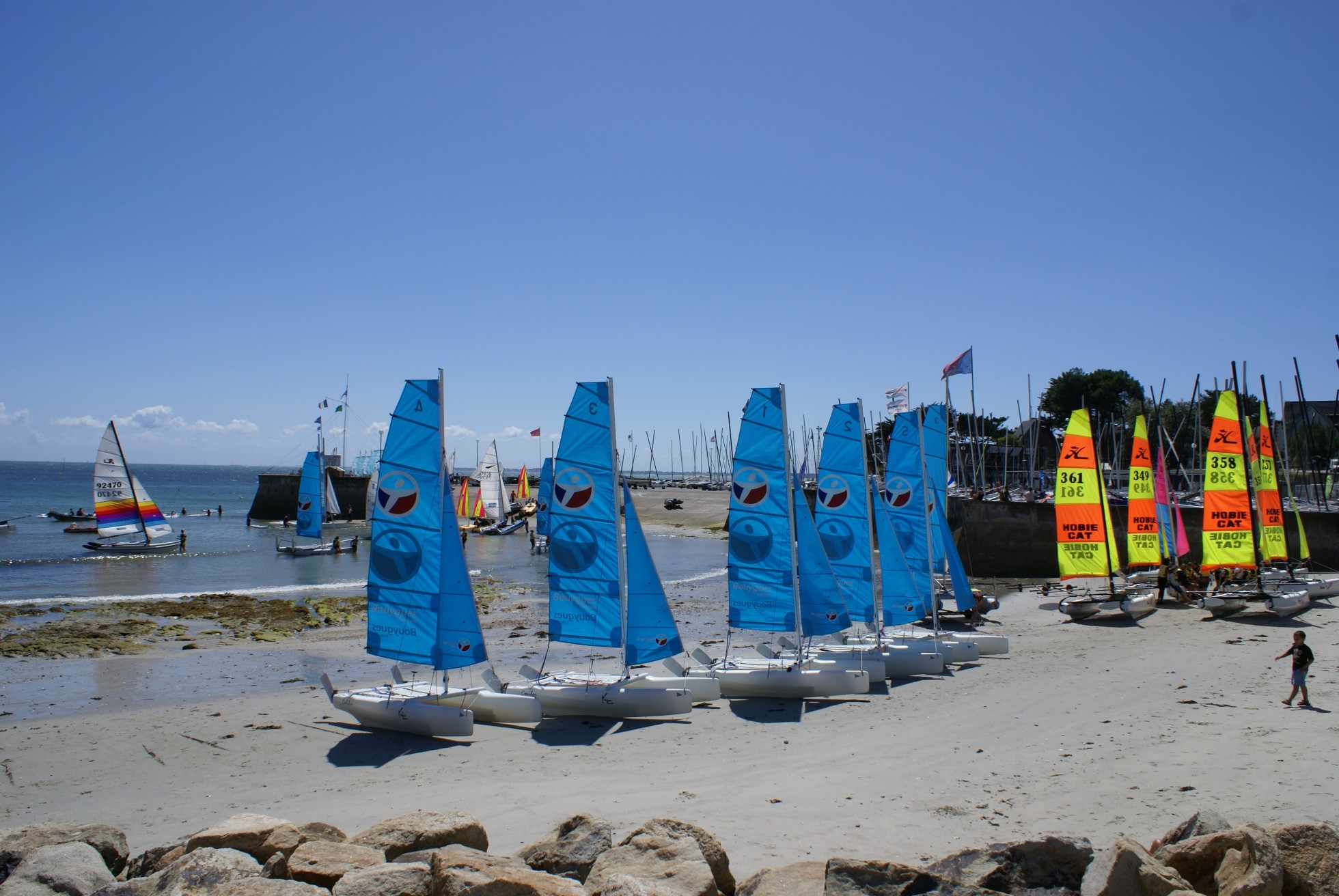 Парусники в Карнаке, Франция – фотографии Франции