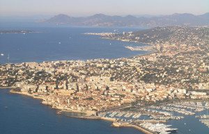 Побережье в Жуан-ле-Пен, Франция – фотографии Франции