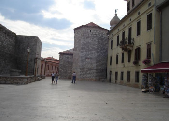 Площадь в Крк, Хорватия – фотографии Хорватии