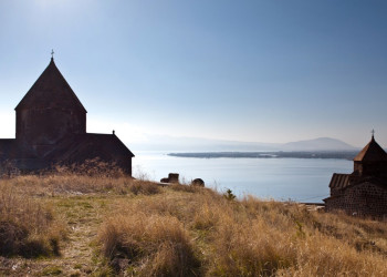 Церковь Гегард на озере Севан, Армения. Фото 4 – фотографии Армении