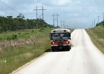 Старенькие американские автобусы доживают в Белизе – фотографии Белиза