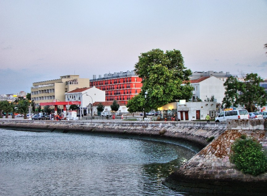 Городок Лагуш в регионе Алгарве – фотографии Португалии
