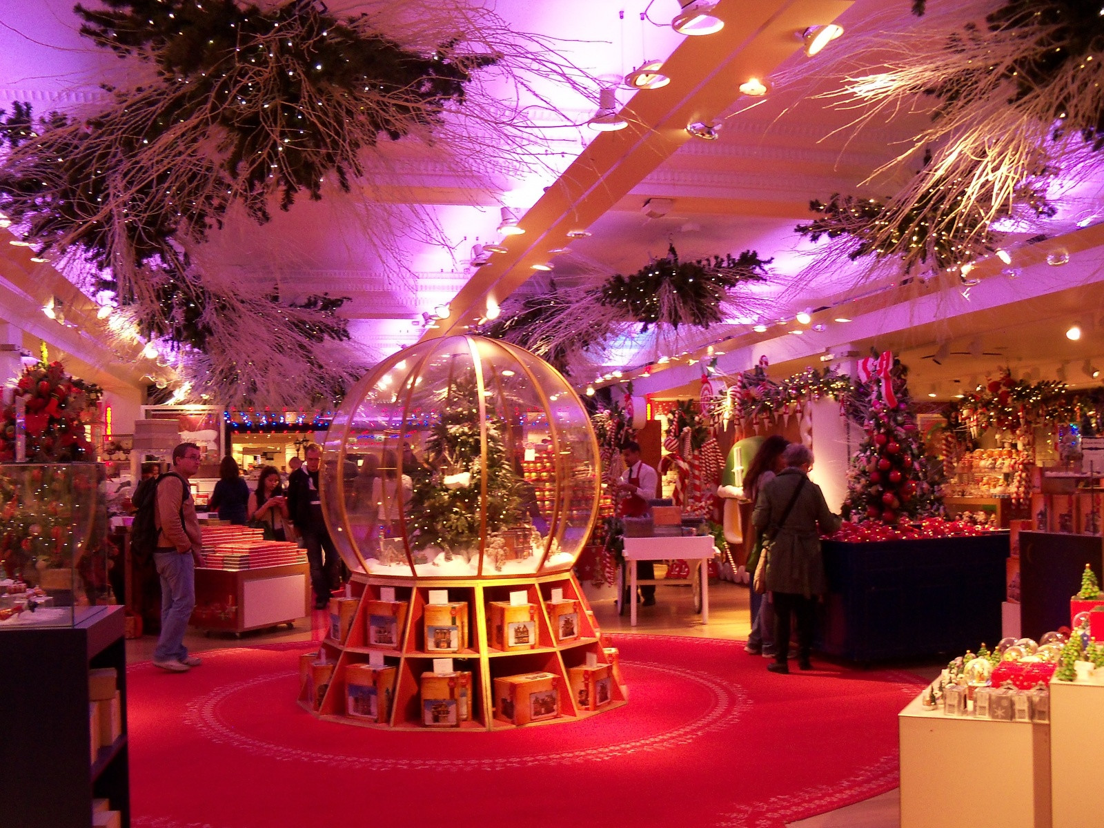 Универмаг Хэрродс в Рождество – фотографии Великобритании