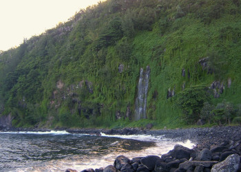 Скалистое побережье Сен-Роз (Saint Rose) на острове Реюньон – фотографии Реюньона