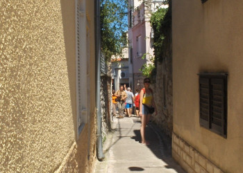 Улица в Нови-Винодолски, Хорватия. Фото 2 – фотографии Хорватии