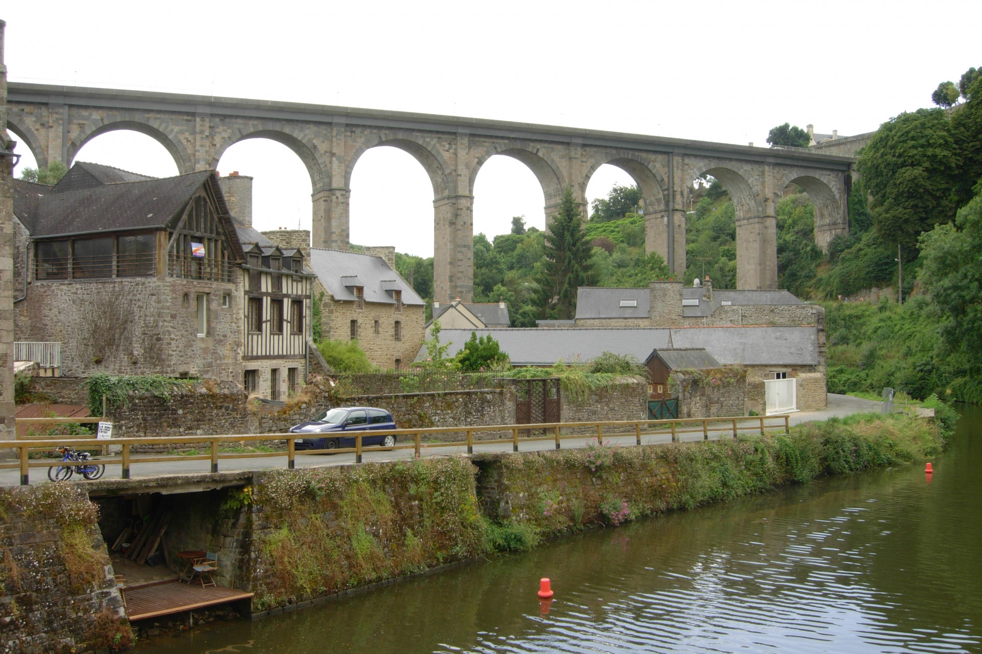 Мост в Динане, Франция. Фото 1 – фотографии Франции