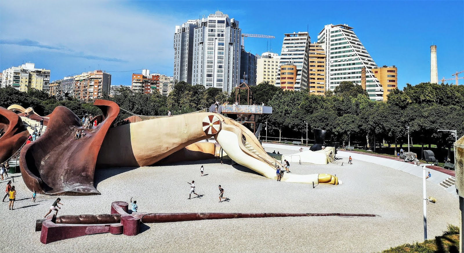Символичный городской парк Гулливер (Parque Gulliver), Испания – фотографии Испании