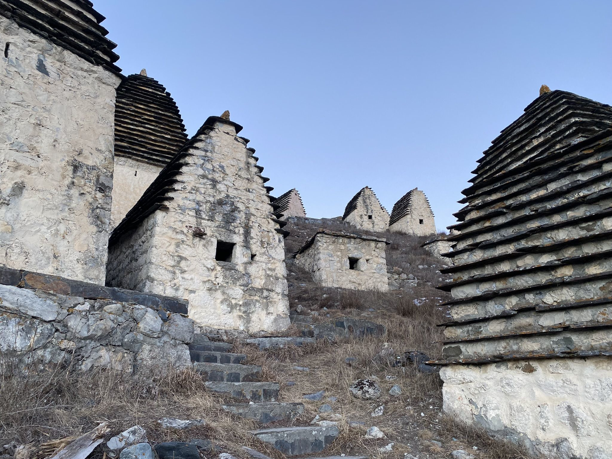 Склепы в Даргавсе в Северной Осетии – фотографии России