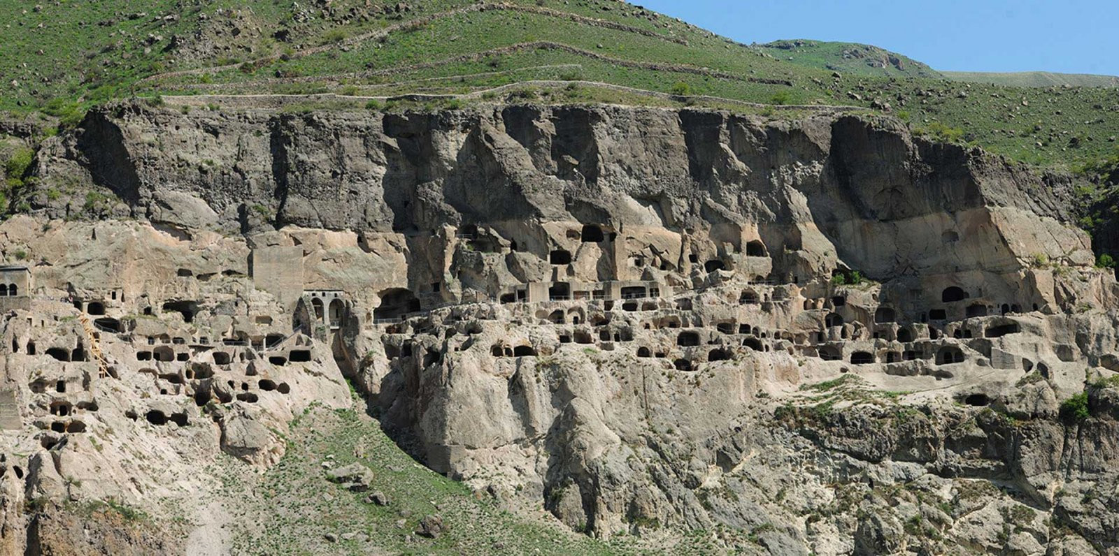 пещерный город-монастырь Вардзия (Vardzia) – фотографии Грузии