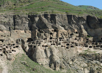 пещерный город-монастырь Вардзия (Vardzia) – фотографии Грузии