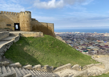 Вид на главный вход крепости Дербента – фотографии России