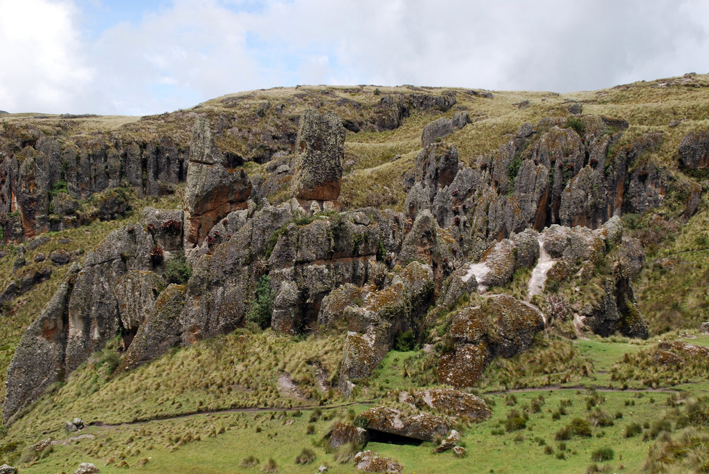 Кумбе-Майо (Cumbe Mayo) находится в 16 км от Кахамарки – фотографии Перу