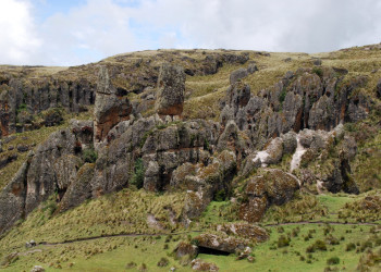 Кумбе-Майо (Cumbe Mayo) находится в 16 км от Кахамарки – фотографии Перу