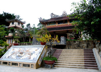 Пагода Лонгшон в Нячанге – фотографии Вьетнама