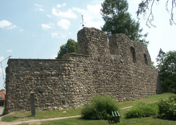 Руины замка Ливонского ордена – фотографии Латвии