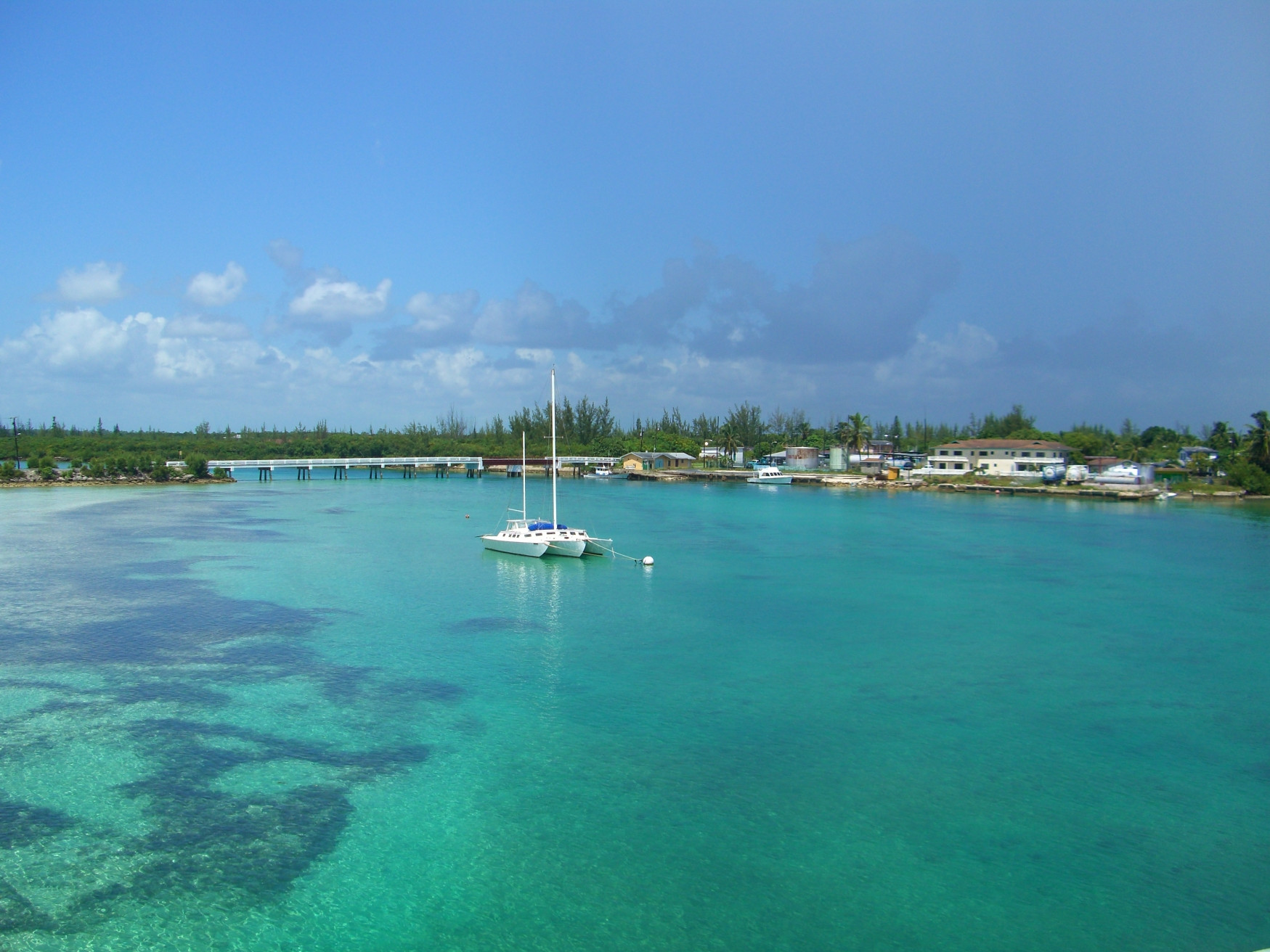 Яхта на острове Андрос, Багамские острова – фотографии Багамских островов