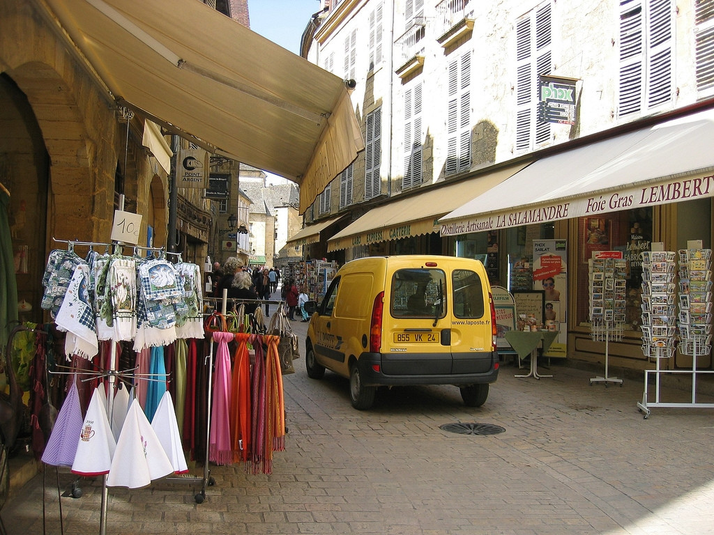 Магазины в Бельве, Франция – фотографии Франции