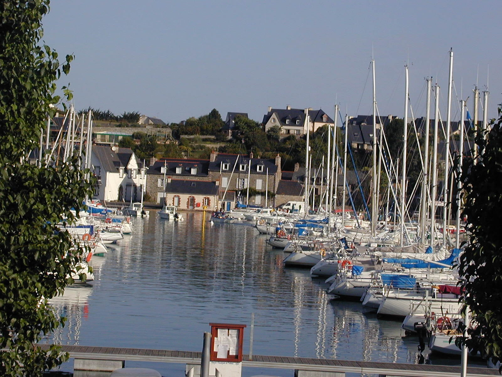 Порт в Пленеф-Валь-Андре, Франция – фотографии Франции