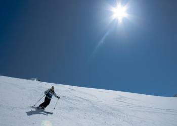 Лыжник в Валлорсине, Франция – фотографии Франции