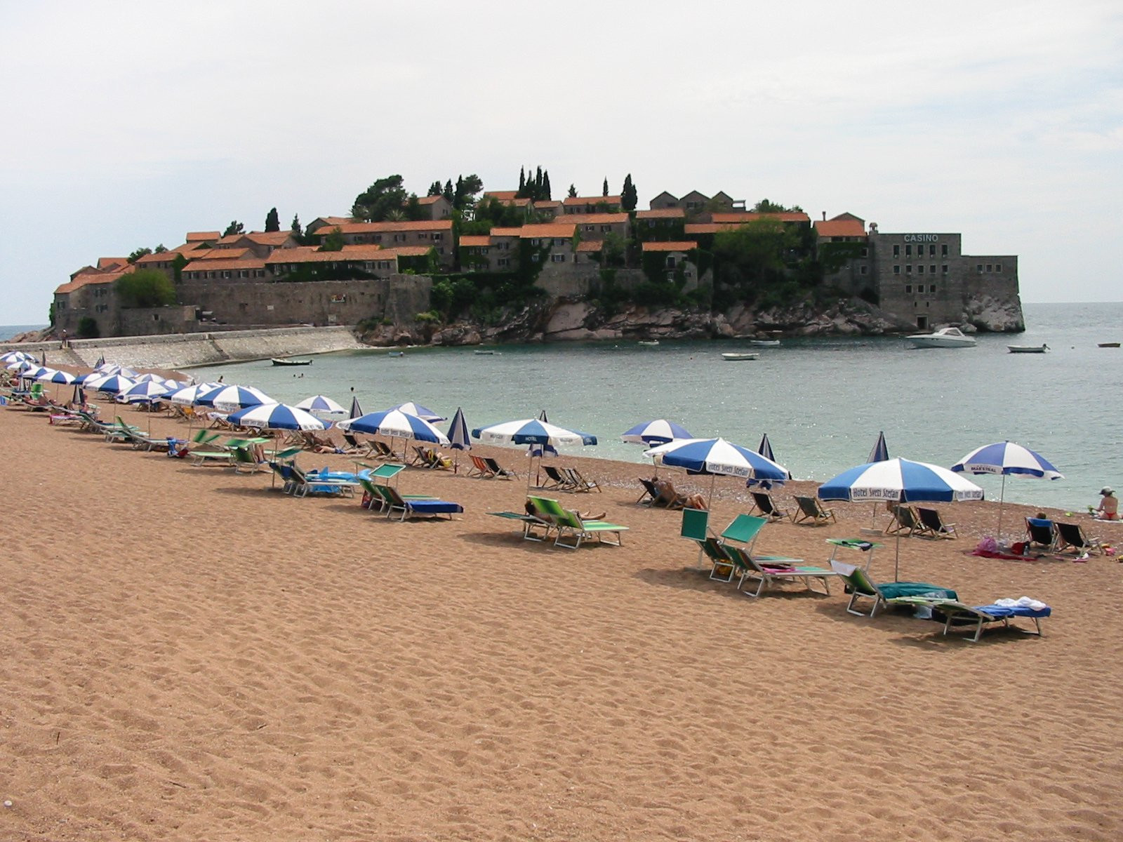 Пляж в Святой Стефан, Черногория. Фото 19 – фотографии Черногории