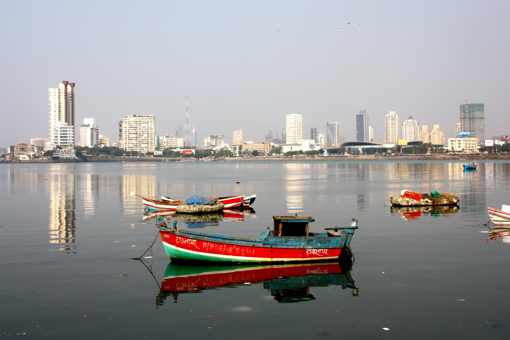 Вид с дороги к мечети Хаджи Али (Haji Ali Dargah) – фотографии Индии