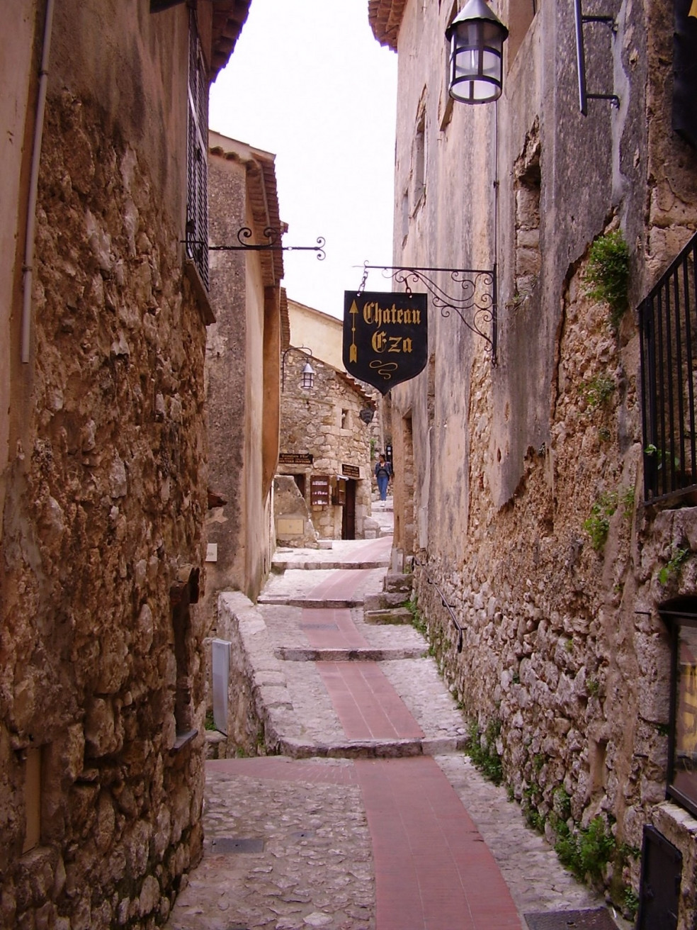 Улица в Эз, Франция – фотографии Франции