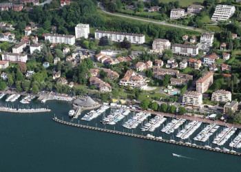 Панорамный вид в Эвиан-ле-Бен, Франция – фотографии Франции