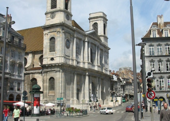 Улица в Безансоне, Франция. Фото 10 – фотографии Франции