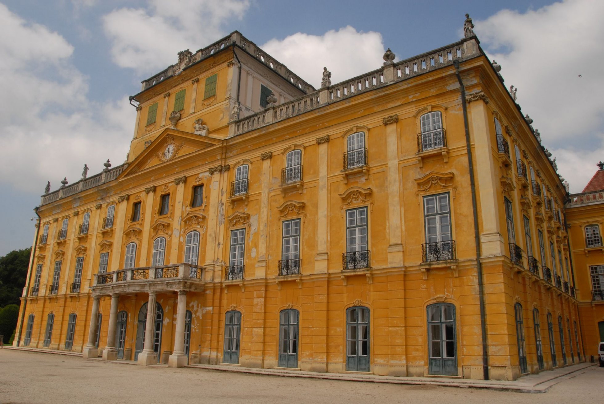 Дворец Эстерхази (Esterházy-kastély) – фотографии Венгрии