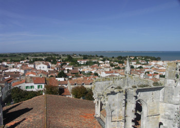 Крыши домов на острове Ре, Франция. Фото 4 – фотографии Франции