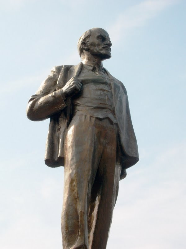 Памятник В.И. Ленина в Рыльске, Россия – фотографии России