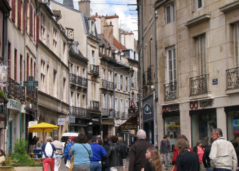 Туристы в Дижоне, Франция – фотографии Франции