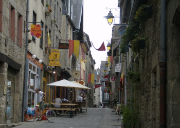 Улица в Динане, Франция. Фото 4 – фотографии Франции