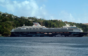 Круизный лайнер у берегов Сен-Винсента – фотографии Сент-Винсента и Гренадин