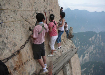 Опасные тропы на горе Хуашань. Фото 2 – фотографии Китая